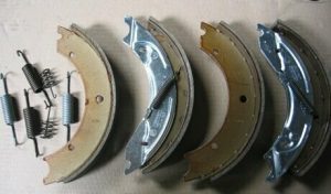 Knott brake shoes 250 x 40 two pairs to do one complete axle