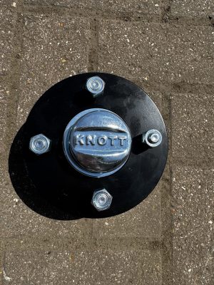 Hub with sealed Bearing for Knott unbraked axles.